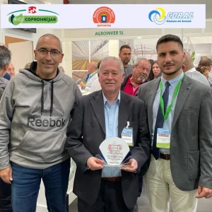 Presidente de Biocoprohnijar, D. Juan Segura recibiendo una placa por su apoyo continuo a las Escuelas Deportivas Municipales